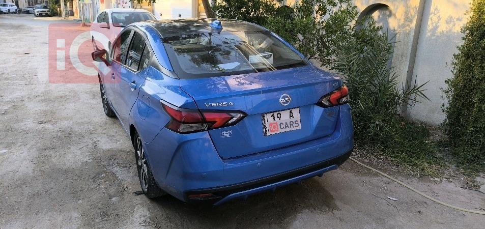 نيسان فيرسا